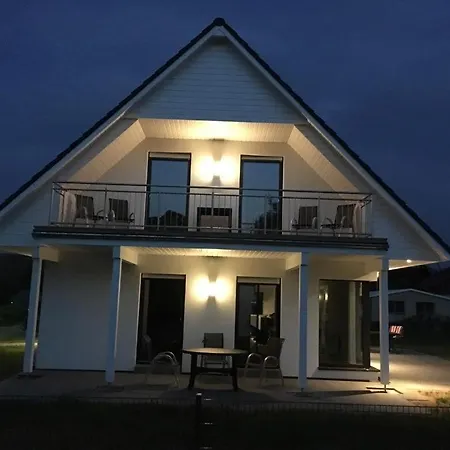 Ferienhaus-Inselstrasse Dom wakacyjny Zielow